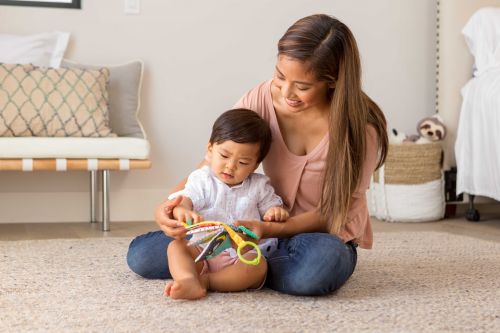 INFANTINO Навісна книга з прорізувачем Тварини