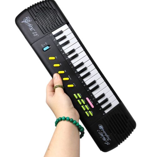 Синтезатор (31 клавіша, мікрофон, USB-кабель, на батарейках, у коробці)