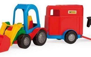 Трактор з причепом