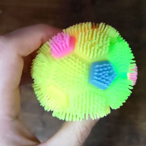 Їжачок, що світиться Футбол 6 см (САЛАТОВИЙ)