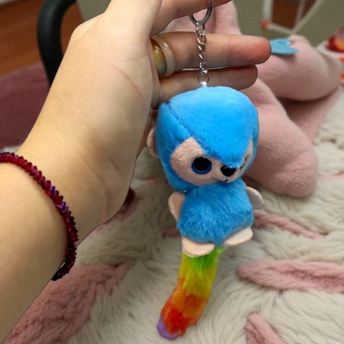 Мяка іграшка-брелок "Лемури" 20 см (МАЛИНОВИЙ)